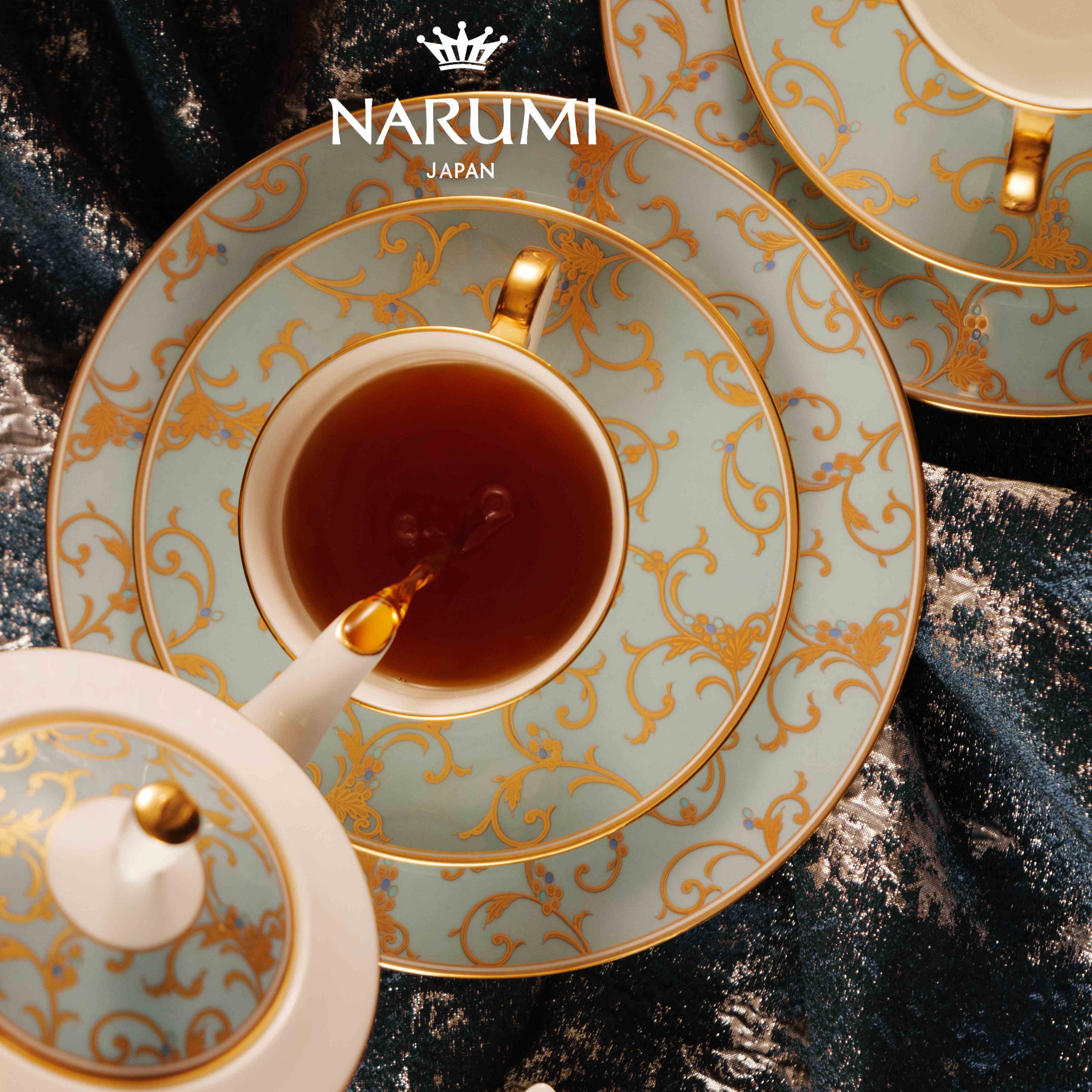 NARUMI gold pattern tea set